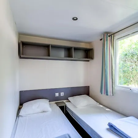 Mobil-home Pour 7 Personnes Avec Terrasse A - Api-1-52-1423 * La Bastide-de-Sérou