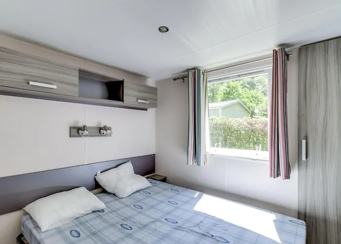 مكان تخييم Mobil-home Pour 7 Personnes Avec Terrasse A - Api-1-52-1423 La Bastide-de-Sérou